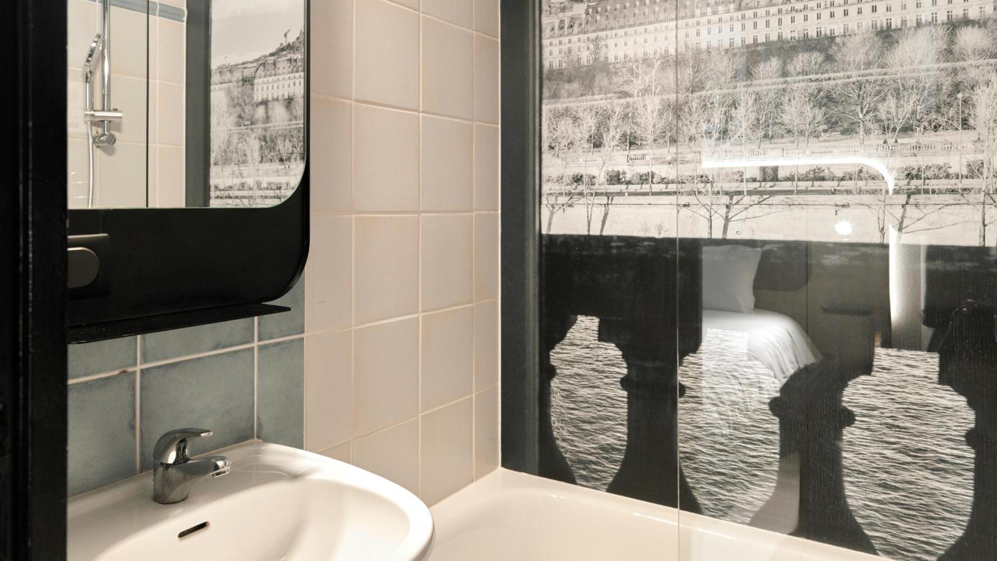 Campanile Prime - 15 Tour Eiffel Hotel 2*